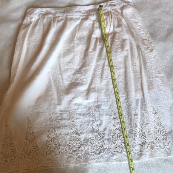 Adorable cream colored Adiva skirt - Picture 2 of 4